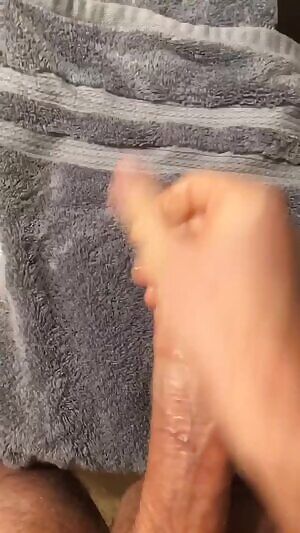 How to properly dispose an old towel🤷🏻‍♂️