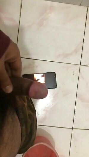 Late night..no lappy.. nothing makes me more hard than seeing u/goababe ...