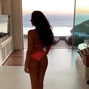 Cool morning, loud music and a round ass for my BBC, PERFECT.