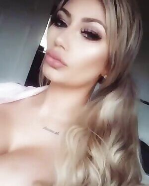 Sophie Dalzell kisses