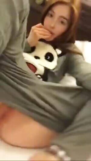 Cute teen masturbate