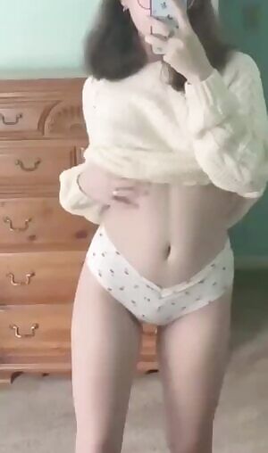 In a tease kinda mood 🌸