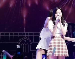 BlackPink - Jennie Flirting With Jisoo