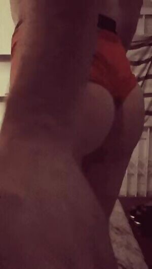 Working hard to get that perfect combination of bouncy and tight! 🍑