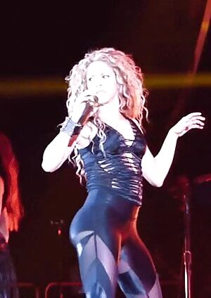 Shakira making her booty jiggle