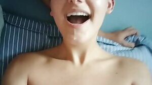 Letting that cum drip down my chin 🤤