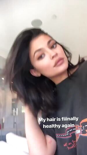 Kylie Jenner begging for our loads