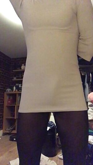 Compromising position 😳