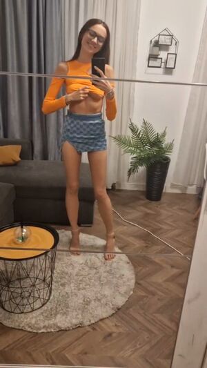 Revealing a meaty grooly pussy