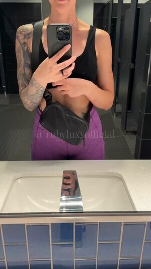 Public mirror selfies are so fun