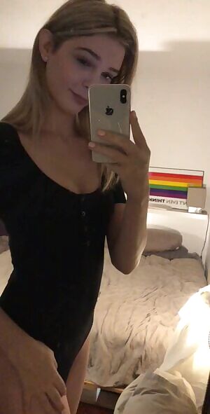 5'9 and 120lbs, I'm a bit underweight but f*ck I look pretty good.