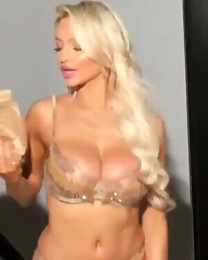 Lindsey Pelas having fun with it