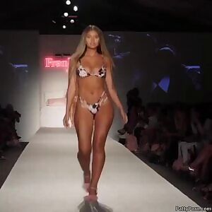 Sofia Jamora strutting