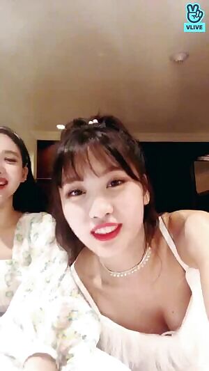 Twice Momo Cleavage