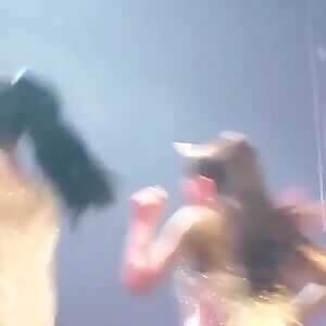 Imagine Getting To Hold Her On Stage Like That...