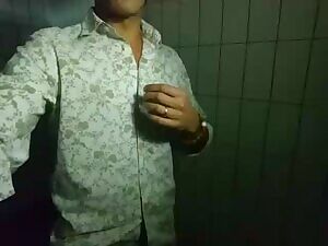 1/3 So hot this morning that I was not able to wait for being at work. I had to stop on a gaz station do do that !