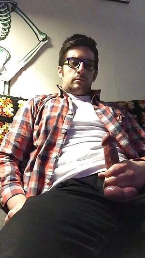 Do any women cum here to admire our messes?