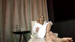 Available for live services again bitches! Who's looking to get fucked up?! Experienced 6'2 Amazon me. Come be My plaything...