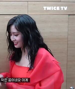 TWICE - Momo
