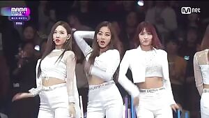 Twice - Nayeon, Jihyo & Momo