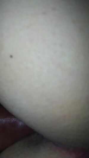 I just love how the lips kind o stick to the cock 😊