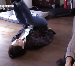 SNSD Yoona - Tight Jeans