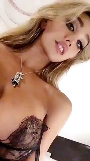 Gorgeous Farrah Lovely