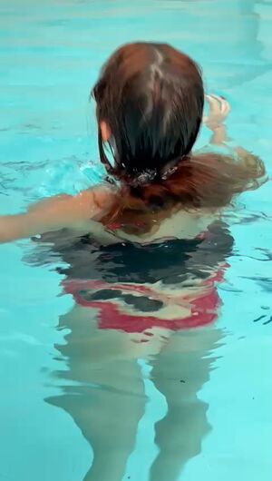 Women Under Water Ass Cute Doggystyle