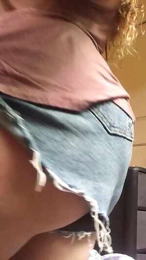 A little booty shaking to kick of your weekend 😉