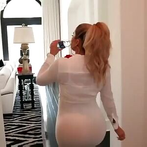 Khloe’s ass is just HUGE
