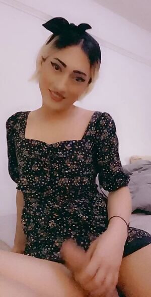 this dress just doesn’t wanna stay on me! 😋