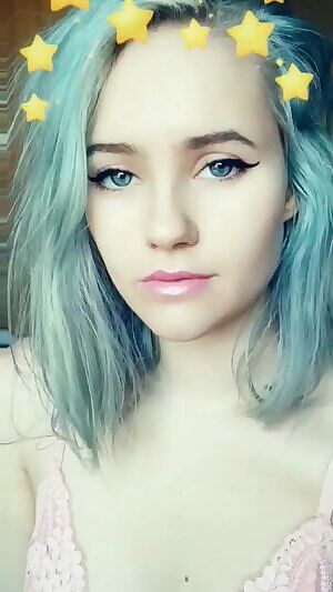 An old GIF one I did, enjoy. 🌸