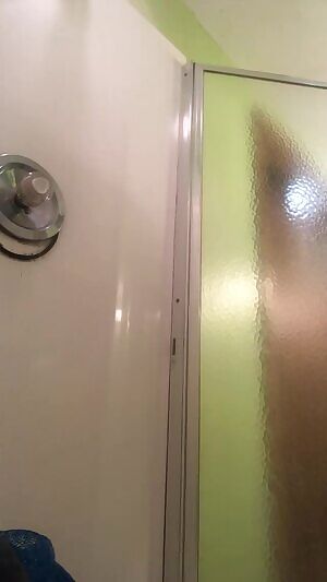 who here like voyeur vids😏😏