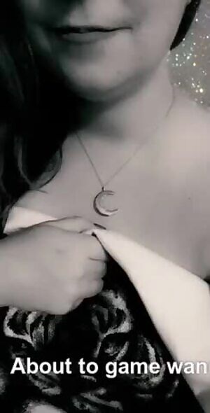 About to play some ucking video game’s! Wanna join?