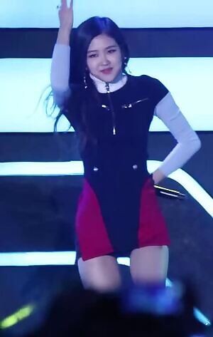 BlackPink - Rosé: Sexy Outfit