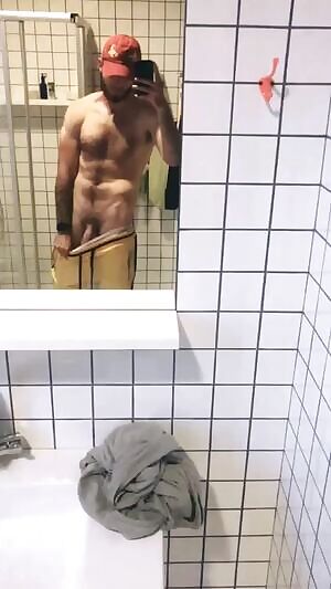 3 female hostel roommates, wonder if any of them use reddit? 🤫🤔