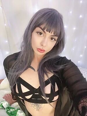 I spent an hour making vampire teeth and you can't see them ヾ