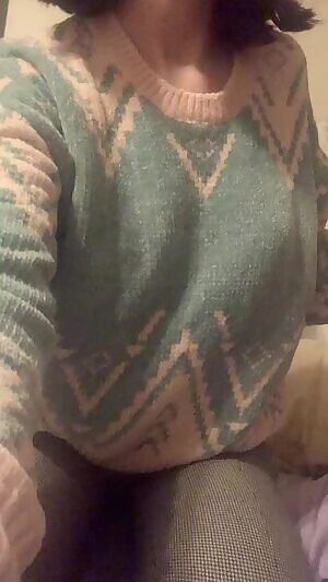 little reveal in the worlds softest sweater.. wanna feel?
