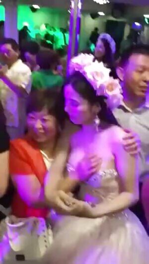 Chinese Brides Let People Grope For Money