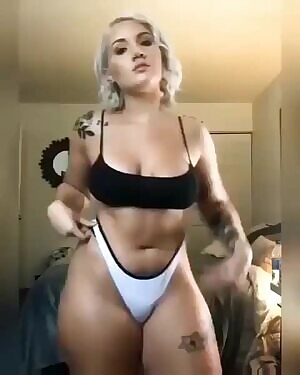 Thiccc juicy booty on this PAWG