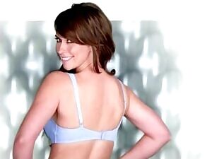 Jennifer Love Hewitt turning around.