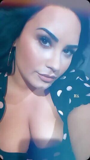 Demi Lovato - Cleavage