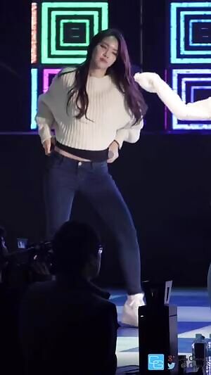 Apink - Naeun: Tugging Them Up