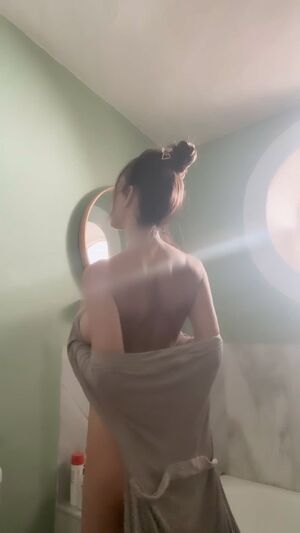 Nude Women Bathroom Big Tits Brunette