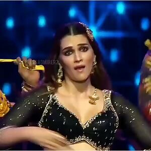 Kriti sanon hot in zee cine awards 2020.