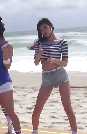TWICE - Sana