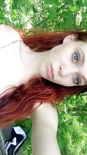 I love sitting with no panties, feeling the breeze up my dress 🍃