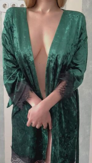 Hot milf want to play