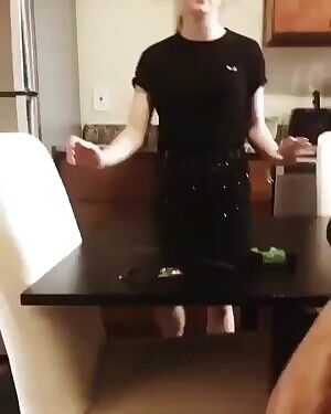 I'd love to take a look under Maisie's skirt anyday