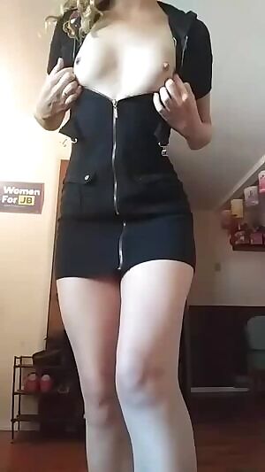 🍙 I want to play! 🍙 private cam shows, video-heavy sexting sessions, and detailed topless cock ratings on kik!